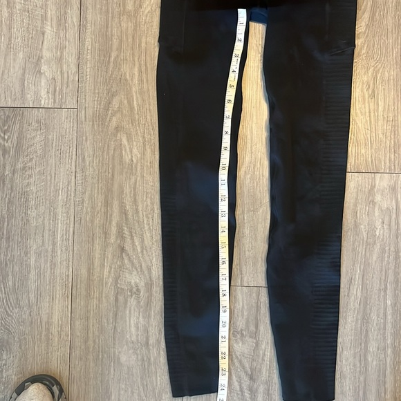 Fabletics Leggings with Pockets - Picture 14 of 15